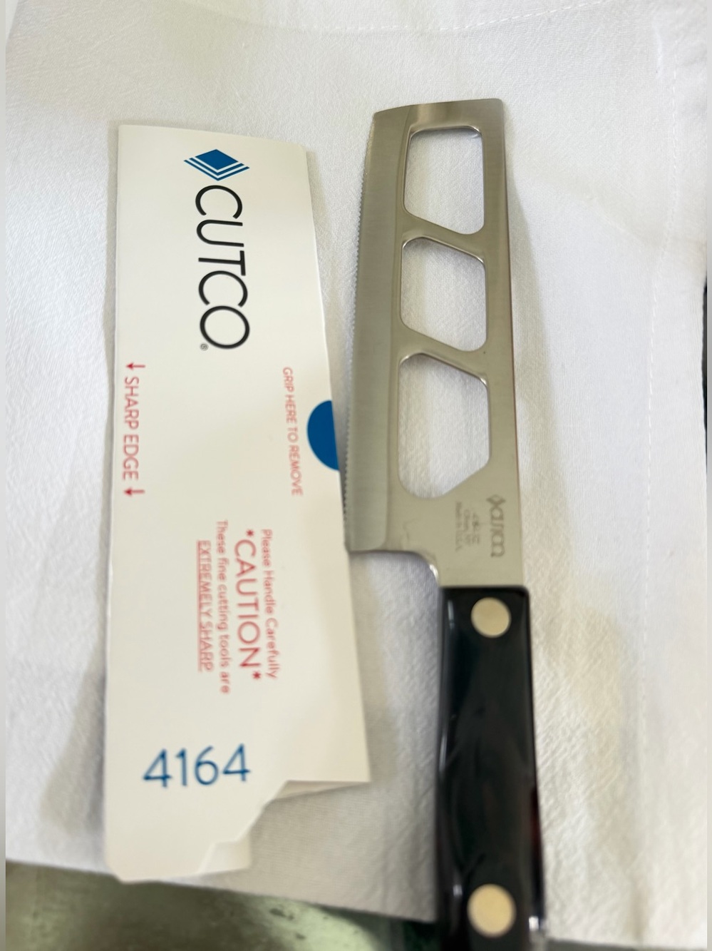 Cutco 5 1/2" Gourmet Utility Knife #4164 - Picture 4 of 6